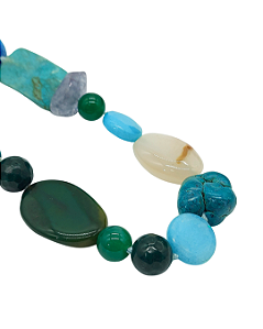 Colar com Mix de Pedras Verdes e Azuis