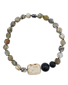 Colar Médio de Ágata e Ônix com Fecho de Ímã