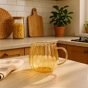 Caneca Dourada Ondulada em Vidro