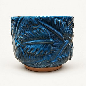 Cachepô Decorativo com Folhagens em Relevo Azul