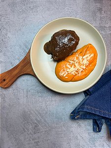 Bife à pizzaiolo com purê de abóbora