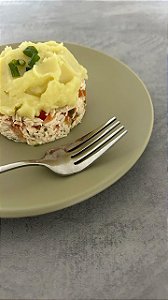 Frango desfiado com purê de batata doce