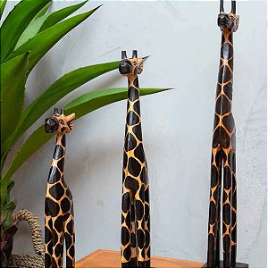 Escultura Girafa de Madeira Balsa Importada de Bali