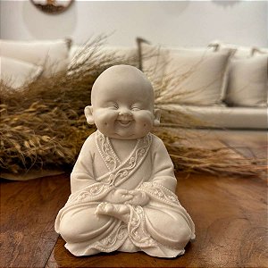 Escultura Monge Sorridente Mudra Meditação Pó de Mármore 15cm