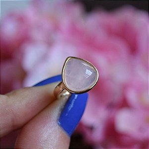 Anel ajustável gota pedra natural quartzo rosa ouro semijoia