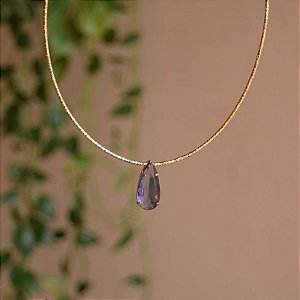 Colar curto gota cristal roxo ouro semijoia