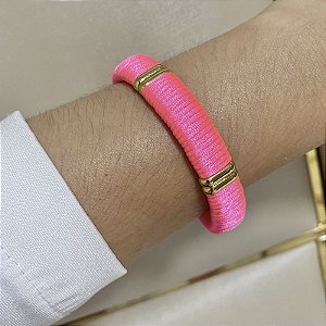 Pulseira tecido rosa neon com dourado