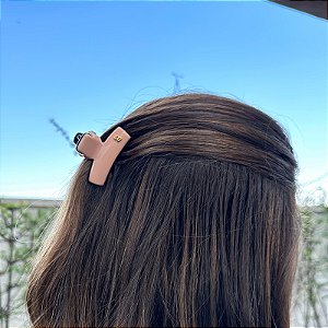 Piranha de cabelo Bianca acrílico bege com preto 05 281