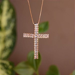 Colar crucifixo zircônia baguete ouro semijoia XL-210908