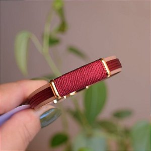 Bracelete Leka couro sintético fio de seda vermelho