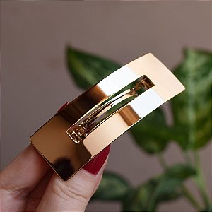 Presilha metal retangular vazado dourado