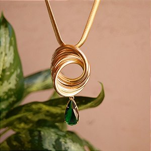 Colar Lázara Design corrente malha cristal gota esmeralda ouro semijoia