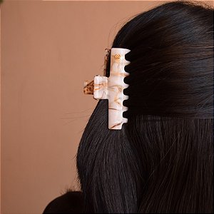 Piranha de cabelo Bianca acrílico m madrepérola com dourado 05 291
