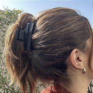 Piranha de cabelo Bianca acrílico preto 05 011