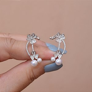 Brinco ear cuff flores pérolas zircônia ródio semijoia