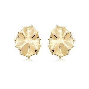 Brinco gota metal amassado ouro semijoia BZ21282AU