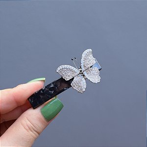 Presilha acetato preto marmorizado borboleta cristais branco