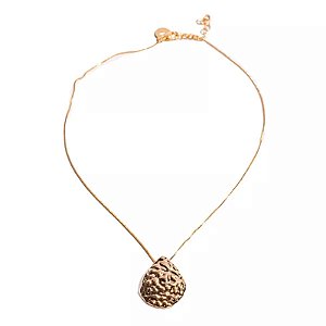Colar gota metal amassado p ouro semijoia