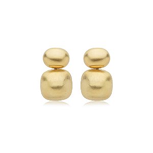 Brinco abaulado metal fosco ouro semijoia