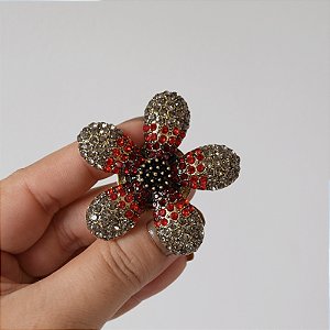 Broche magnético flor cristais vermelho