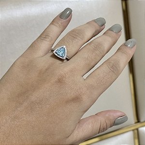 Anel triangular m zircônia azul claro prata 925