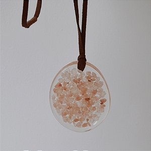 Colar longo Márcia Pouso resina transparente sal