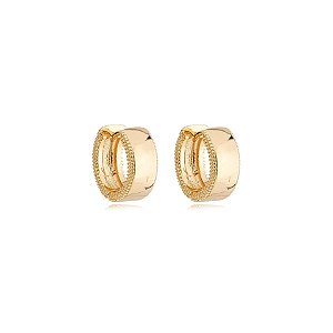 Brinco argolinha metal texturizado ouro semijoia 22a04022