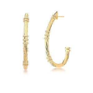 Brinco meia argola texturizado zircônia ouro semijoia