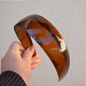 Tiara acrílico Bianca abaulada marrom 20 023