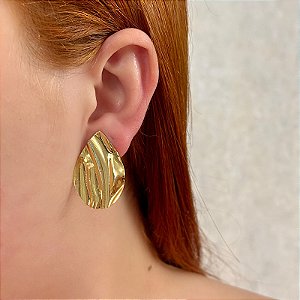 Brinco pressão gota chapa amassada ouro semijoia 6222405