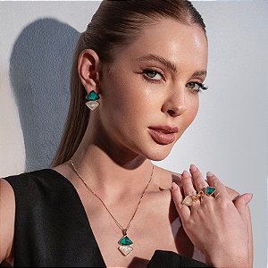 Colar e brinco geométrico pedras naturais esmeralda e nautilus ouro semijoia