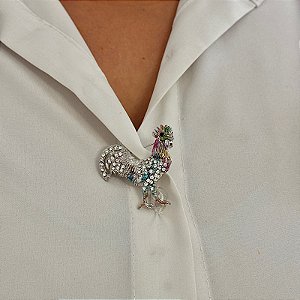 Broche galinha cristais ródio semijoia