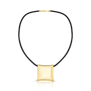 Colar couro quadrado metal ouro semijoia