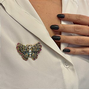 Broche borboleta pérolas ouro semijoia