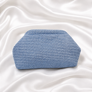Bolsa Clutch Pouch de Palha Azul com Alça de Corrente Dourada