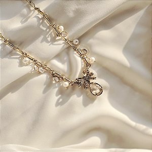 Colar Claudia Arbex laço pérolas cristais ouro vintage