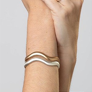 Bracelete ondulado ouro e ródio fosco semijoia