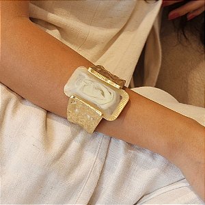 Bracelete resina ouro acetinado semijoia