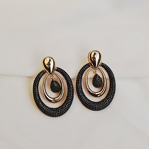 Brinco oval zircônia preta ouro semijoia