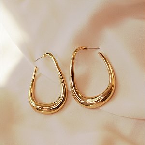 Maxi argola curvada ouro semijoia