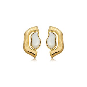 Brinco orgânico madrepérola ouro semijoia