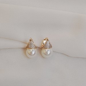 Brinco argolinha Lady Di pérola zircônia ouro semijoia 24k08028