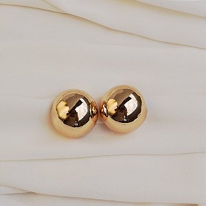 Brinco meia esfera lisa ouro semijoia