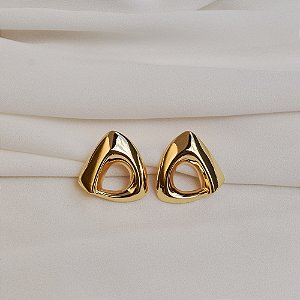 Brinco triangular ouro semijoia