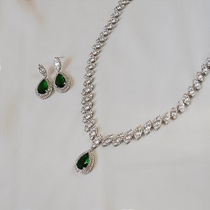 Colar e brinco gota zircônia esmeralda ródio semijoia LY-29022