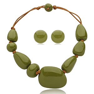 Colar e brinco Márcia Pouso resina verde oliva