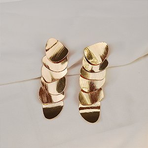Brinco Palone Design placas curvadas ouro vintage