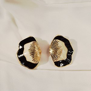 Brinco pressão Rosana Bernardes concha resina ouro semijoia