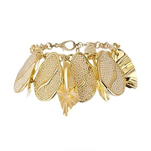 Pulseira Juliana Manzini penduricalhos pérolas dourado