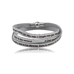 Pulseira Fernanda Villela couro prata oração São Bento